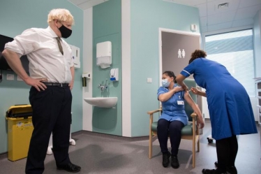 Boris visits vaccine site